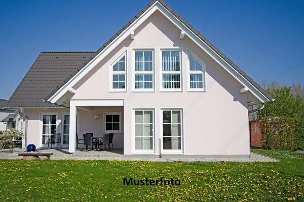 Mehrfamilienhaus zum Kauf Zwangsversteigerung 428.400 € 8 Zimmer 216 m²<br/>Wohnfläche 312 m²<br/>Grundstück Sassanfahrt Hirschaid 96114