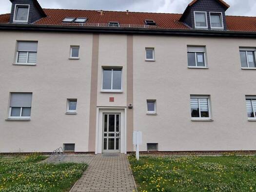 Wohnung zur Miete 510 € 4 Zimmer 64,7 m² 1. Geschoss frei ab sofort Böhlen 04564