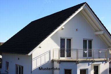 Mehrfamilienhaus zum Kauf Zwangsversteigerung 643.000 € 8 Zimmer 237 m² 789 m² Grundstück Altenfurt - Moorenbrunn Nürnberg 90475