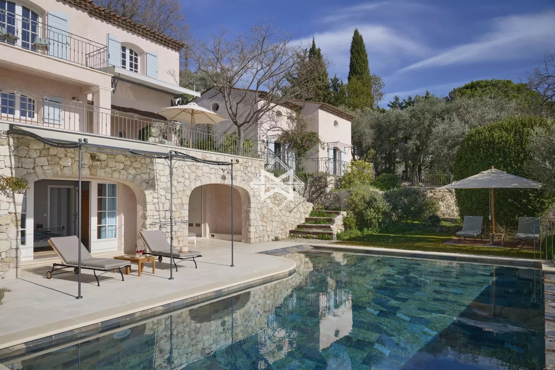 Haus zur Miete Wohnen auf Zeit provisionsfrei 8.000 € 453 m²<br/>Wohnfläche Châteauneuf-Grasse 06520