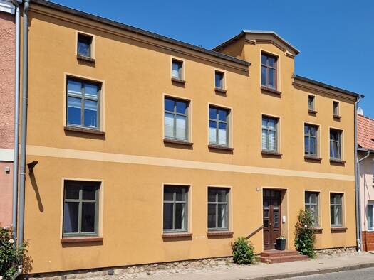 Mehrfamilienhaus zum Kauf als Kapitalanlage geeignet 387.500 € 16 Zimmer 275,7 m² 588 m² Grundstück Rostocker Straße 62 Tessin 18195