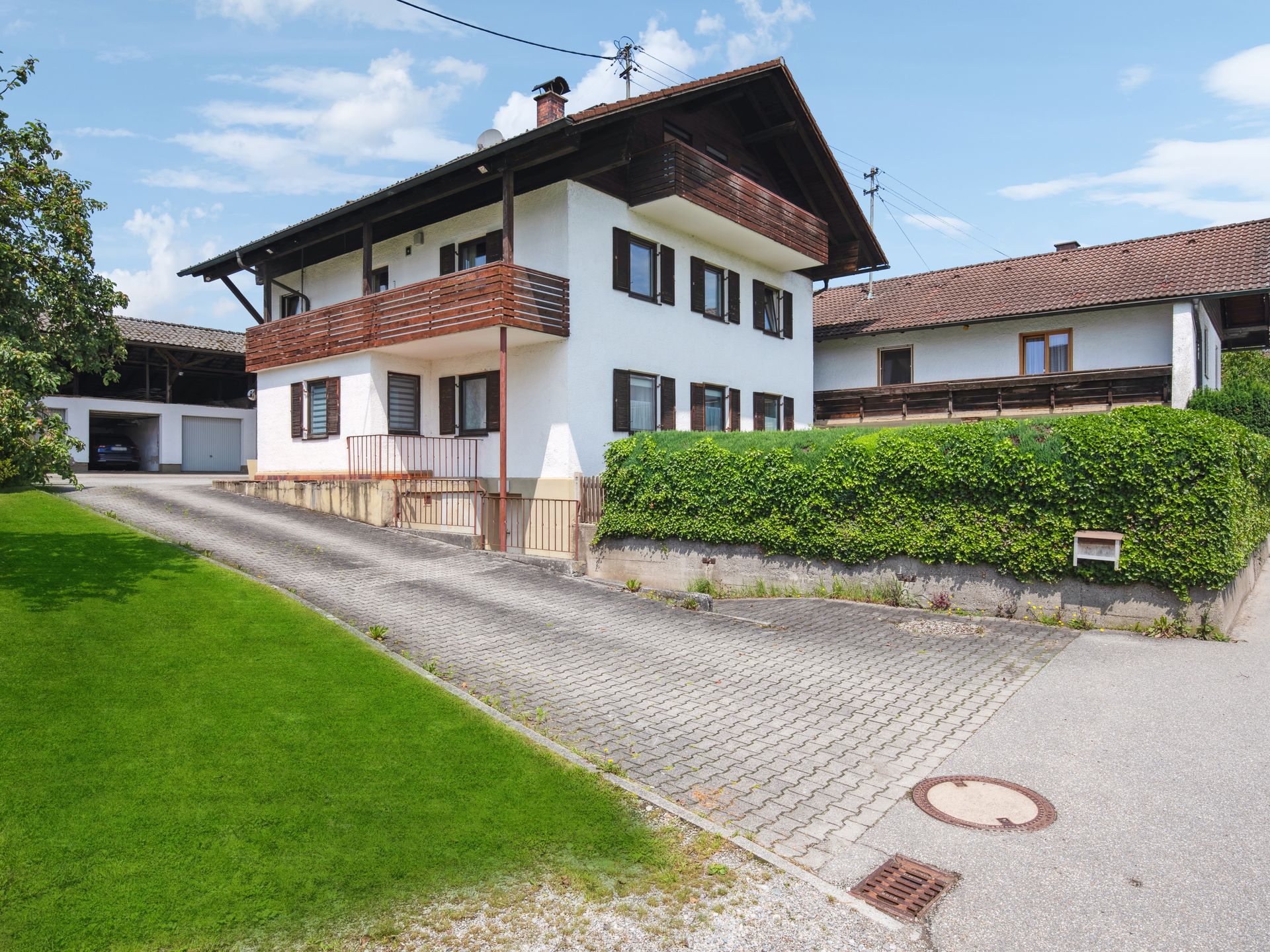 Mehrfamilienhaus zum Kauf 689.000 € 9 Zimmer 242 m²<br/>Wohnfläche 877 m²<br/>Grundstück Aign Vogtareuth 83569