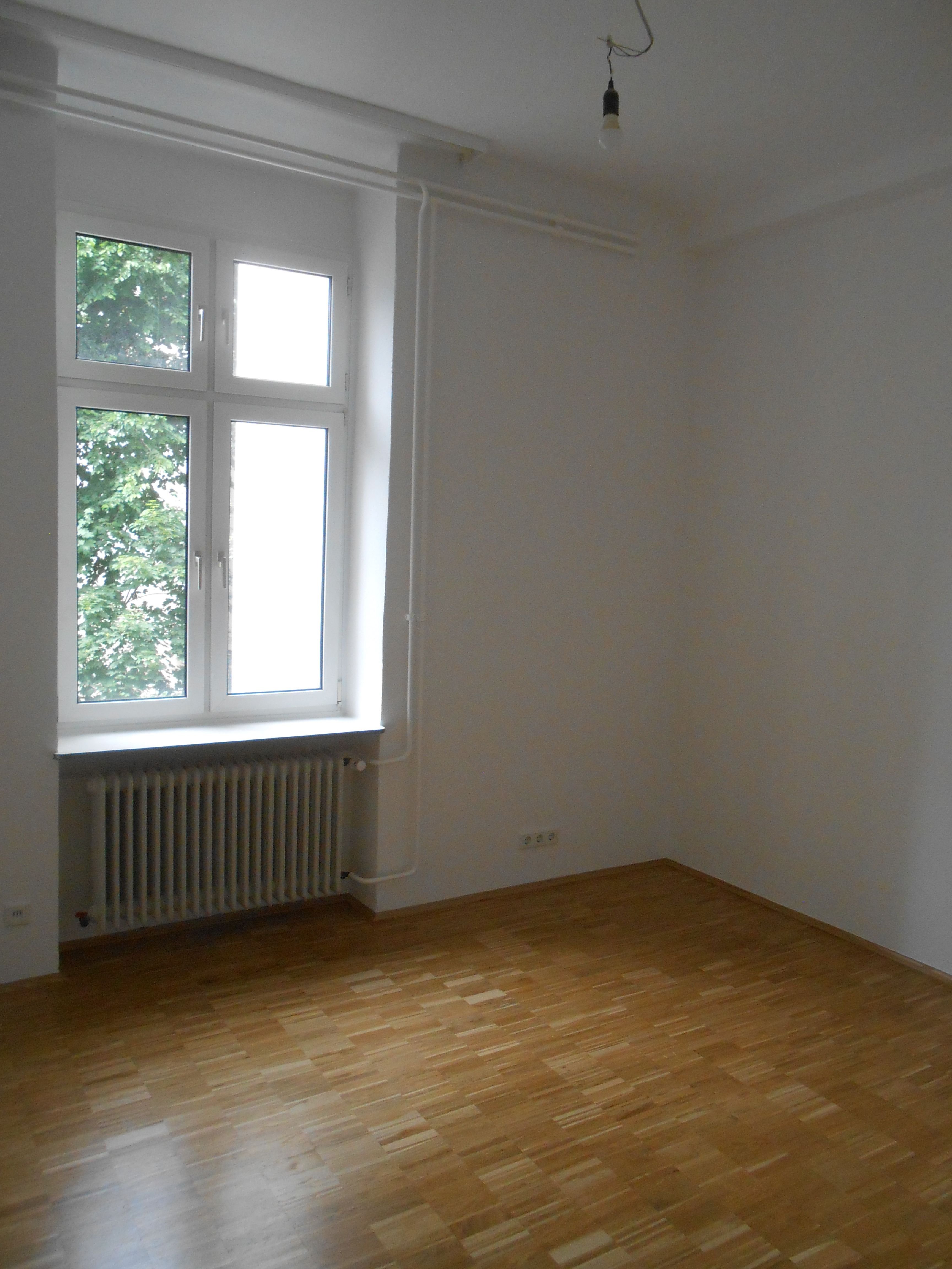 Wohnung zur Miete 1.150 € 3 Zimmer 85 m²<br/>Wohnfläche 1. Stock<br/>Geschoss Ab sofort<br/>Verfügbarkeit Ostend Frankfurt am Main 60385
