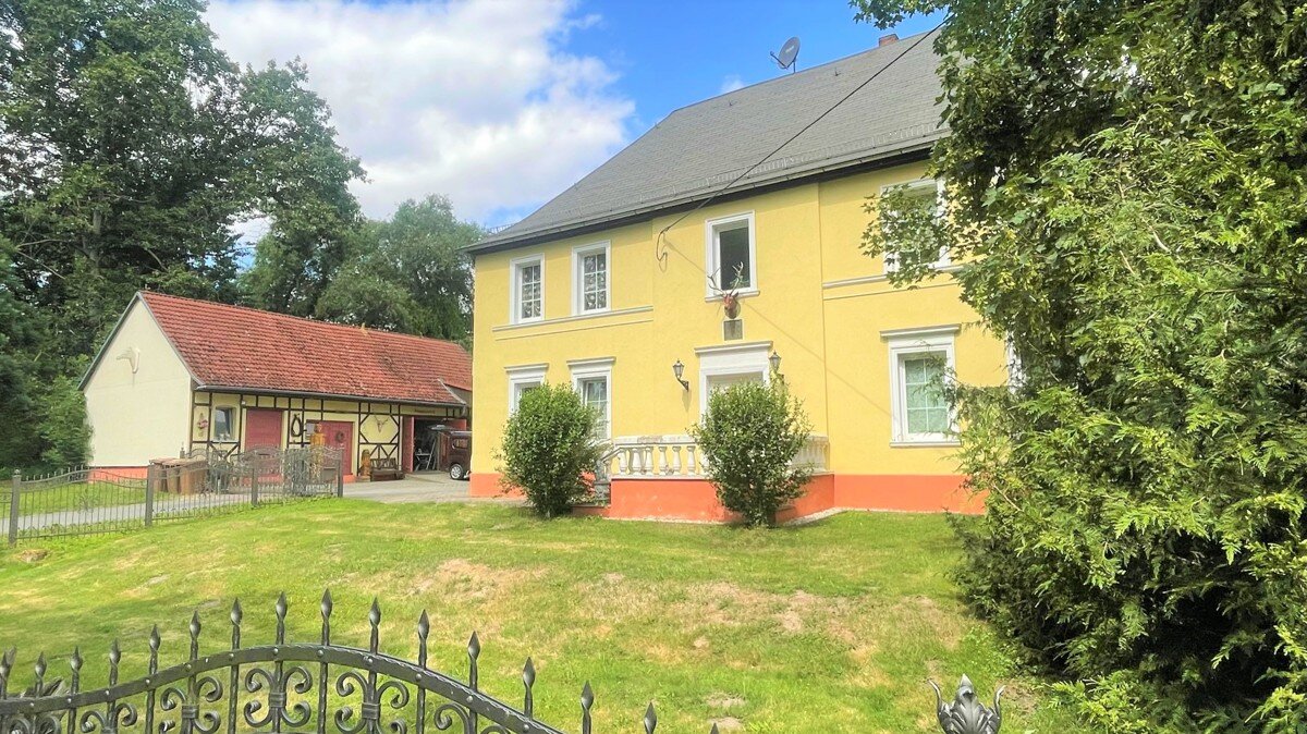 Mehrfamilienhaus zum Kauf 490.000 € 5 Zimmer 204 m²<br/>Wohnfläche 5.390 m²<br/>Grundstück Jeßnitz Raguhn-Jeßnitz 06800