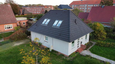 Einfamilienhaus zum Kauf provisionsfrei 219.000 € 4 Zimmer 101 m² 581 m² Grundstück Stettiner Strasse 6 Brunsbüttel 25541