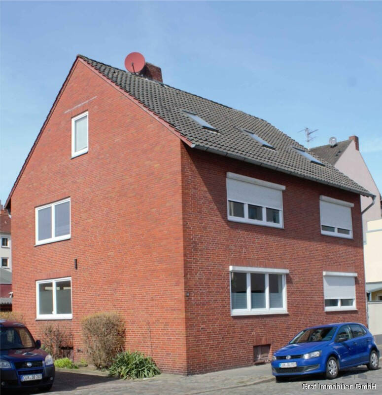 Vollvermietetes Mehrfamilienhaus mit 3 Wohnungen und 6 Garagen - 405 m² - VB im Alleinauftrag