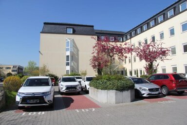 Medizinisches Gebäude zur Miete provisionsfrei 2.096 € 8 Zimmer 322,4 m² Bürofläche teilbar ab 100 m² Keramag Flörsheim 65439