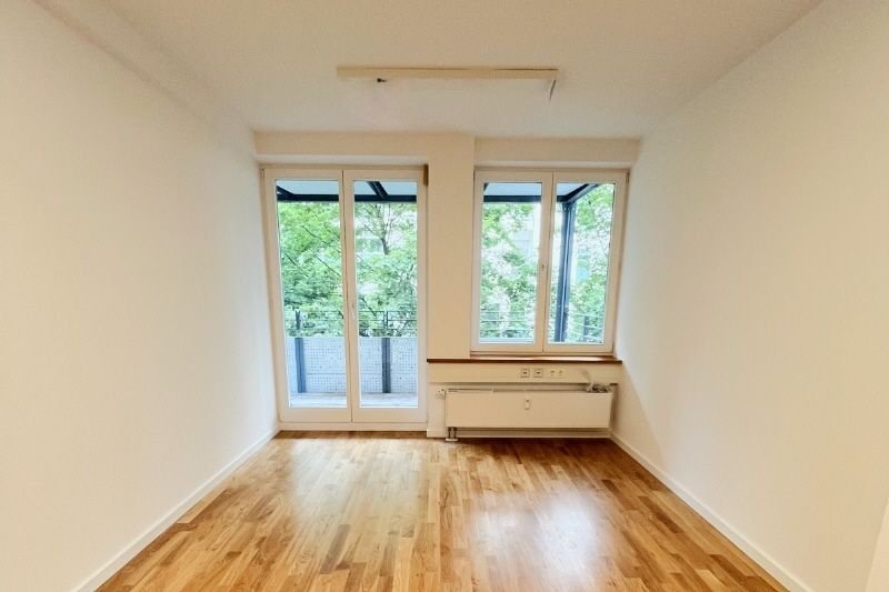 Bürofläche zur Miete 33 € 262 m²<br/>Bürofläche ab 262 m²<br/>Teilbarkeit Universität München 80333