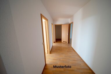 Wohnung zum Kauf Zwangsversteigerung 77.000 € 1 Zimmer 30 m² Heuchelhof Würzburg 97084