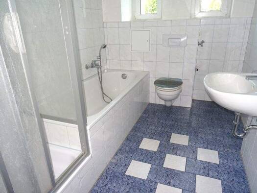 Wohnung zur Miete 290 € 2 Zimmer 55 m² 2. Geschoss frei ab sofort Werdau 08412