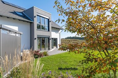 Mehrfamilienhaus zum Kauf Zwangsversteigerung 261.000 € 6 Zimmer 137 m² 915 m² Grundstück Wiehagen Hückeswagen 42499