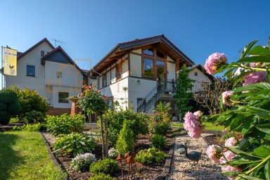 Haus zum Kauf 379.000 € 11 Zimmer 220 m² 1.040 m² Grundstück Bonbaden Braunfels 35619