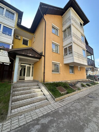 Wohnung zum Kauf 285.000 € 1 Zimmer 81,1 m² 2. Geschoss Vrhnika 1360