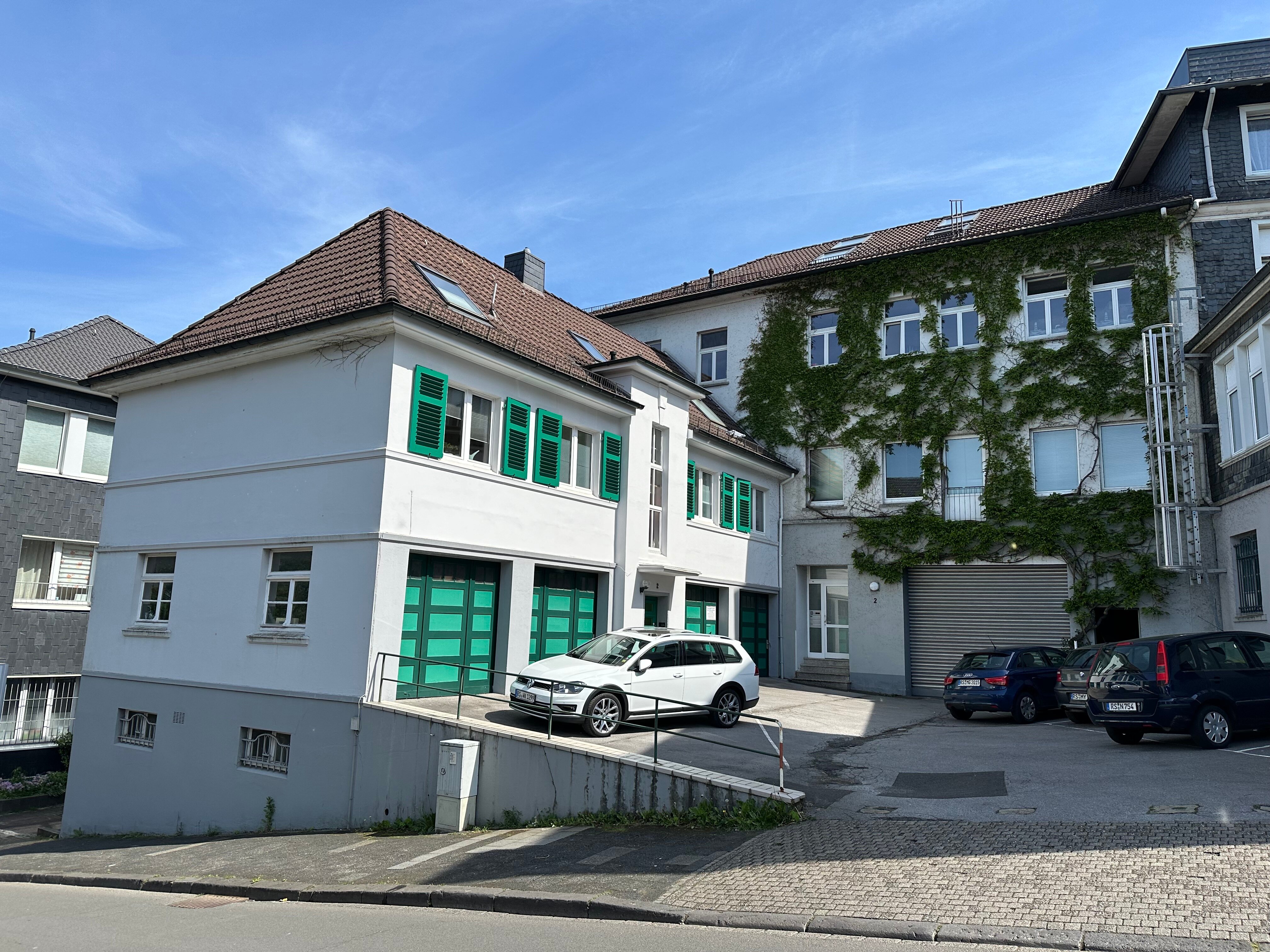 Mehrfamilienhaus zum Kauf 1.190.000 € 567 m²<br/>Wohnfläche 585 m²<br/>Grundstück Taubenstraße 2 Hölterfeld Remscheid 42857