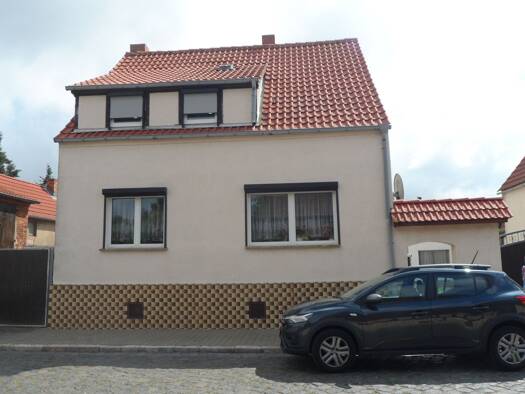 Einfamilienhaus zum Kauf als Kapitalanlage geeignet 30.000 € 4 Zimmer 105 m² 1.142 m² Grundstück Gatersleben Seeland 06466