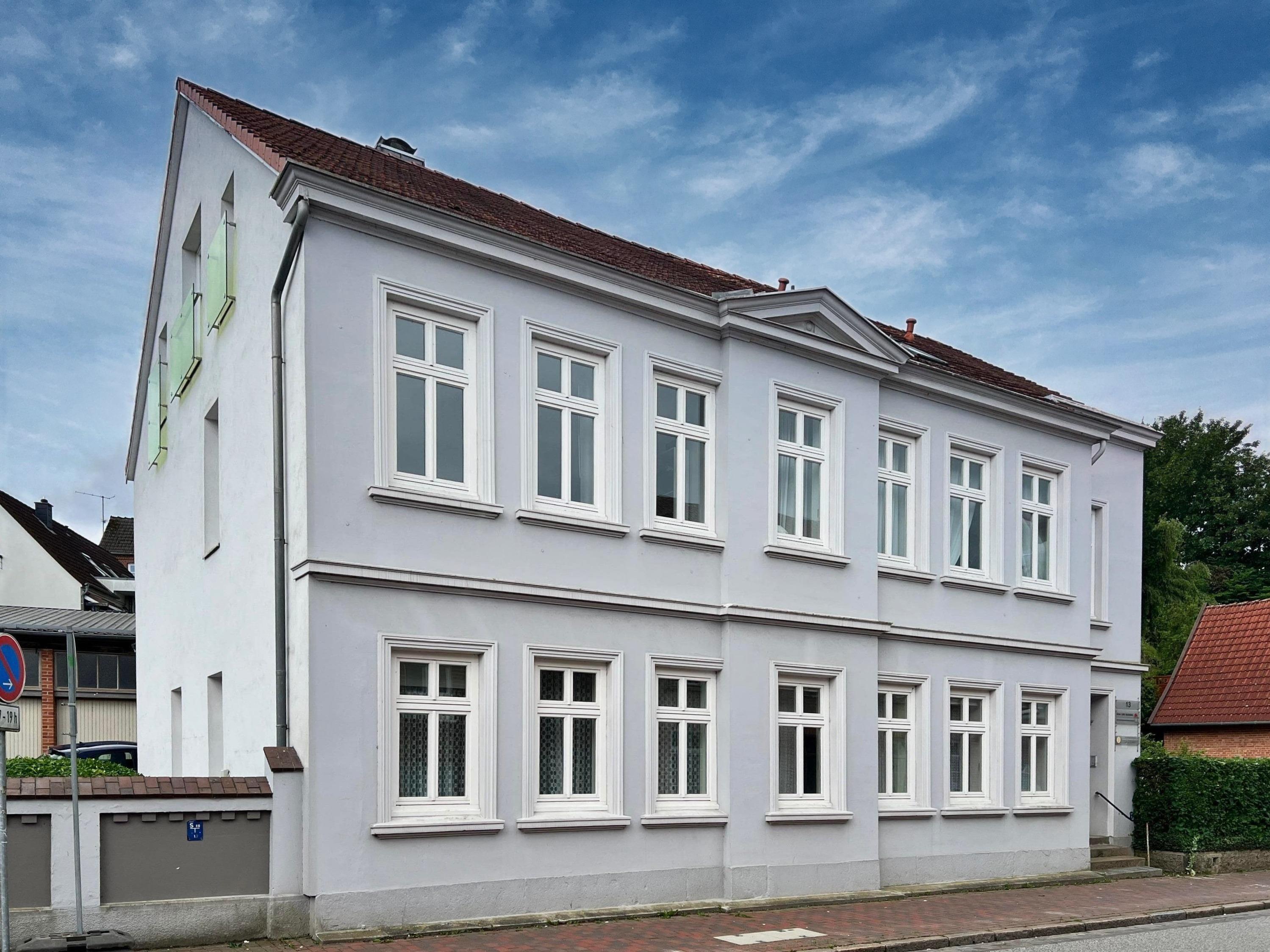 Mehrfamilienhaus zum Kauf 549.000 € 13 Zimmer 248 m²<br/>Wohnfläche 827 m²<br/>Grundstück Eutin 23701