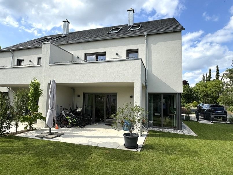 Doppelhaushälfte zur Miete 2.200 € 5 Zimmer 180 m²<br/>Wohnfläche 01.09.2024<br/>Verfügbarkeit Burgberg Erlangen 91054