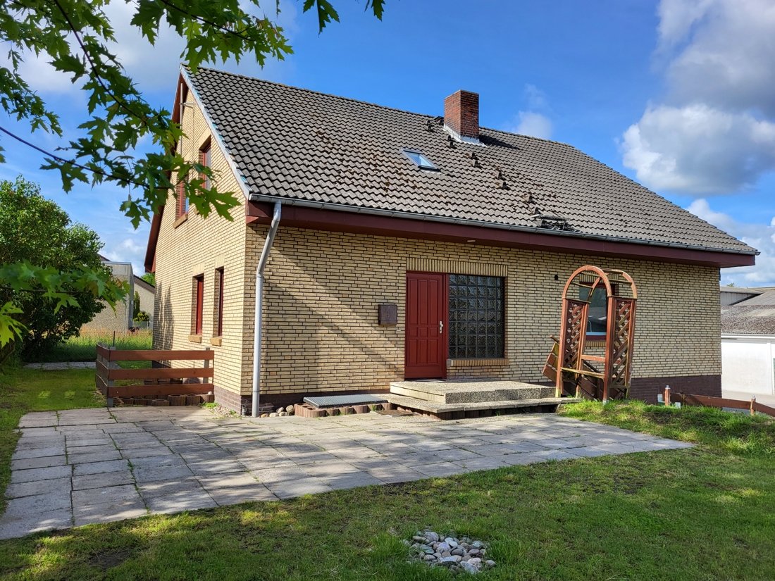 Einfamilienhaus zum Kauf 310.000 € 10 Zimmer 300 m²<br/>Wohnfläche 1.085 m²<br/>Grundstück Windbergen 25729
