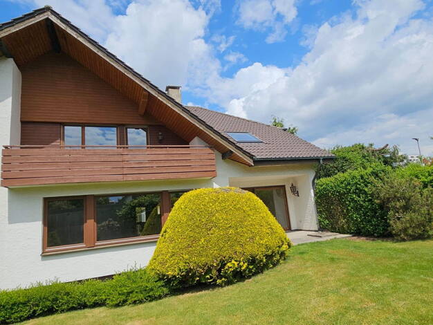 Doppelhaushälfte zur Miete 2.300 € 8 Zimmer 220 m² 600 m² Grundstück Kernstadt Biberach 88400
