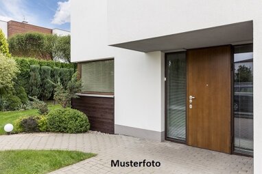 Einfamilienhaus zum Kauf Zwangsversteigerung 303.000 € 6 Zimmer 198 m² 13.001 m² Grundstück Heidenoldendorf Detmold 32758