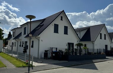 Doppelhaushälfte zum Kauf Provisionsfrei 495.505 € 4 Zimmer 95 m² 693 m² Grundstück Falkenfeld / Vorwerk / Teerhof Lübeck 23554