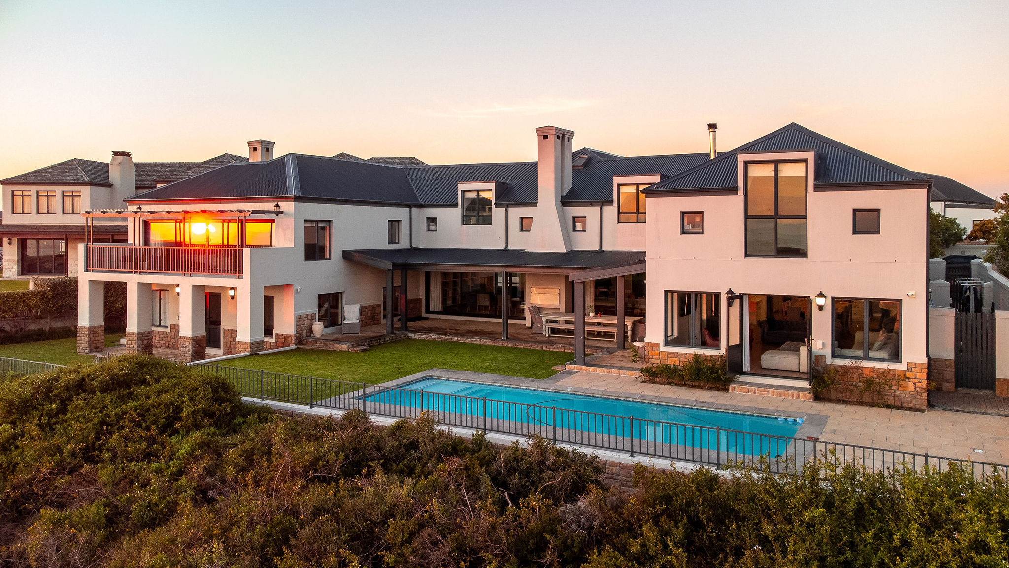 Einfamilienhaus zum Kauf 1.571.271 € 1.016 m²<br/>Wohnfläche 1.537 m²<br/>Grundstück 6 Oyster Ln  Atlantic Beach Golf Estate  Cape Town Cape Town