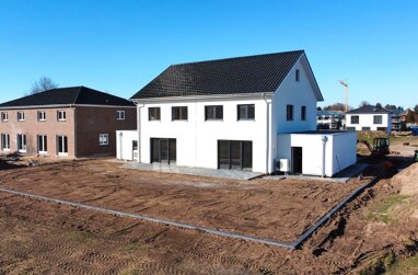 Doppelhaushälfte zum Kauf 345.000 € 131 m² 427 m² Grundstück Hinter der Schule 30 Haßbergen 31626
