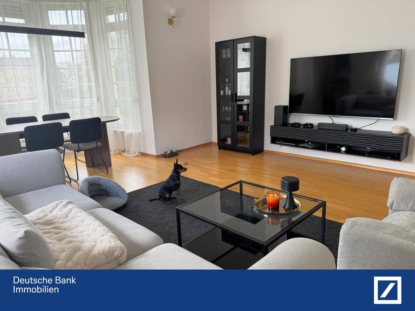 Wohnen in einer historischen Villa mit eigenem Park - tolle 2 Zimmer Wohnung !!