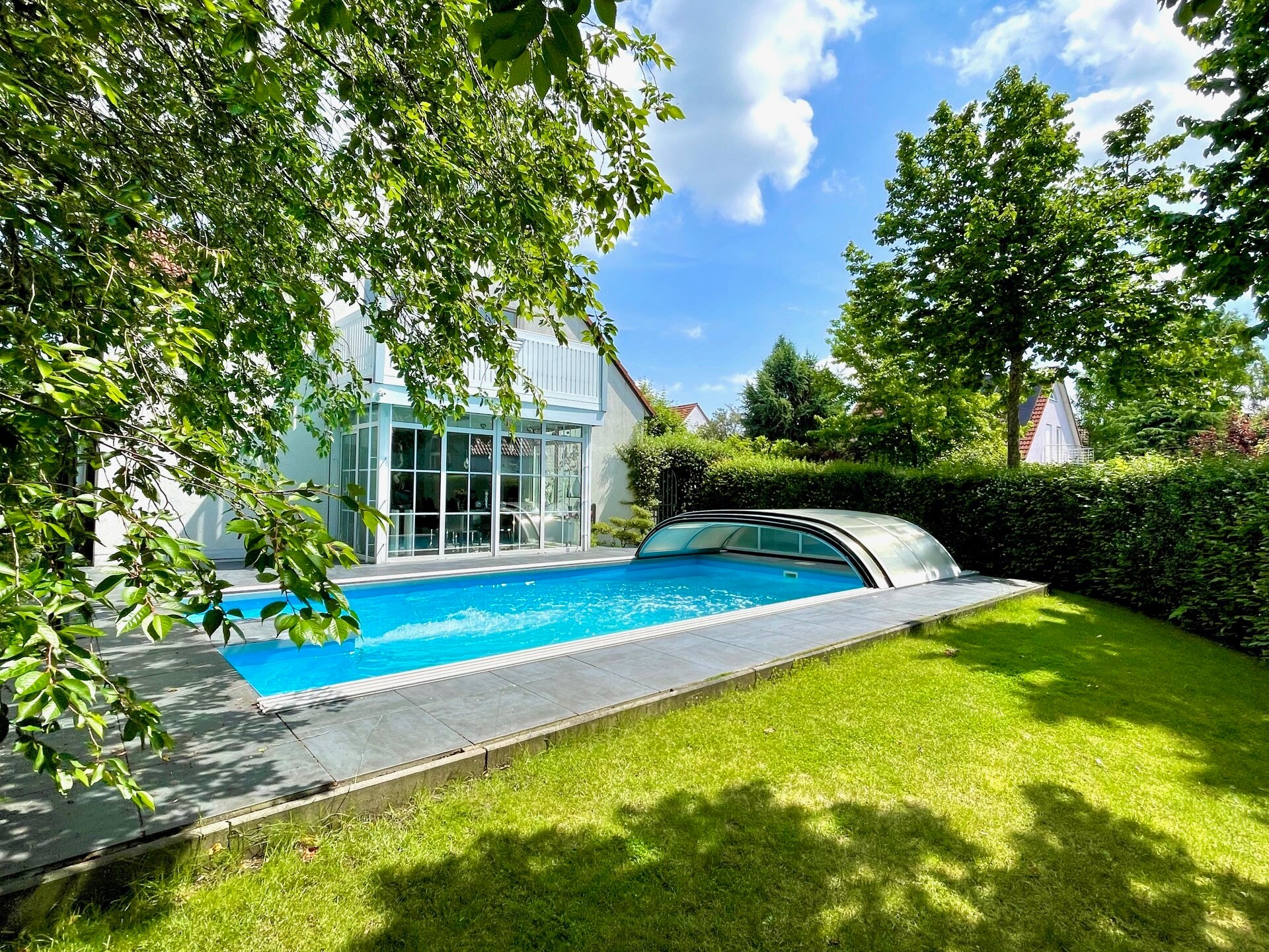 Einfamilienhaus zum Kauf 1.290.000 € 6 Zimmer 200 m²<br/>Wohnfläche 847 m²<br/>Grundstück Burgweinting Regensburg 93055