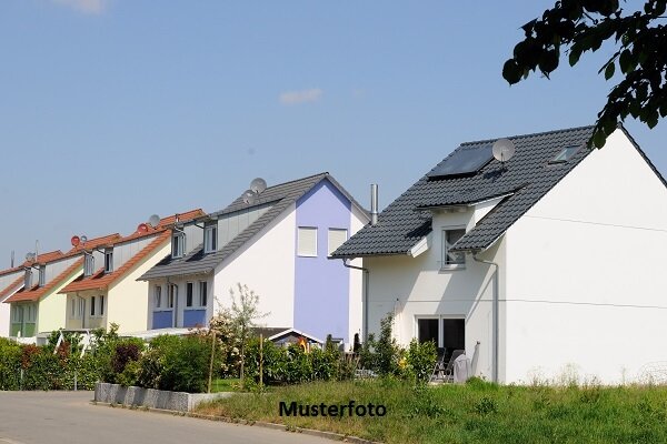 Doppelhaushälfte zum Kauf Zwangsversteigerung 199.000 € 5 Zimmer 119 m²<br/>Wohnfläche 621 m²<br/>Grundstück Reichensachsen Wehretal 37287