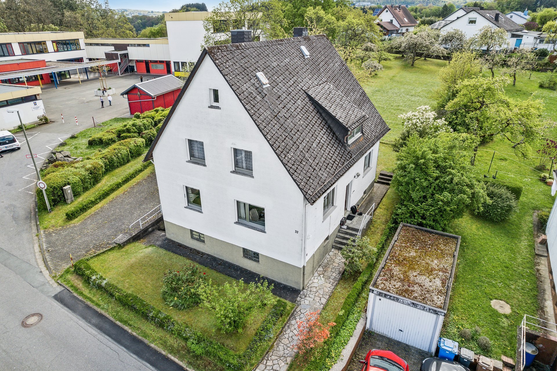 Einfamilienhaus zum Kauf 299.000 € 8 Zimmer 137 m²<br/>Wohnfläche 1.485 m²<br/>Grundstück Löhnberg Löhnberg 35792