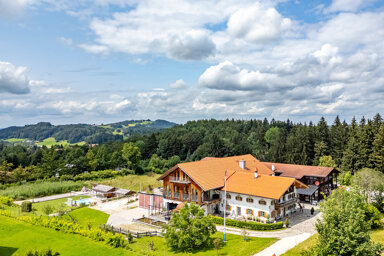 Haus zum Kauf 15 Zimmer 886,9 m² 6.224 m² Grundstück Vorauf Siegsdorf 83313