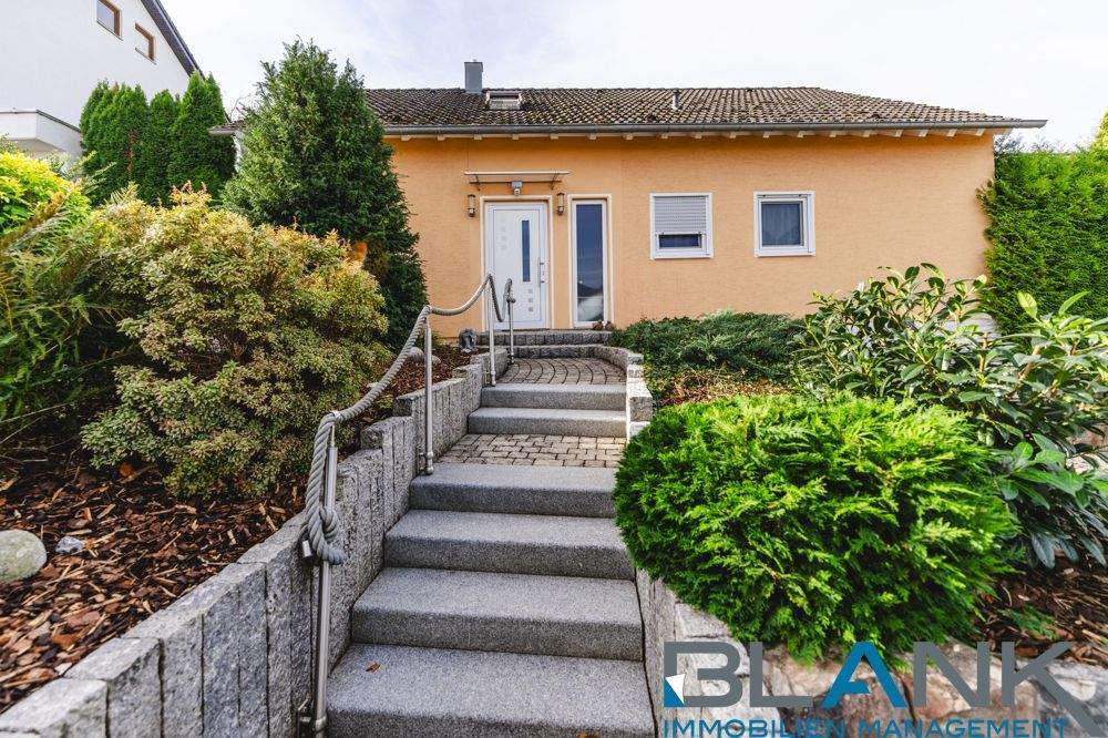Ihr Rückzugsort in Mäuerach - Gepflegtes Einfamilienhaus mit großem Garten und Waldblick