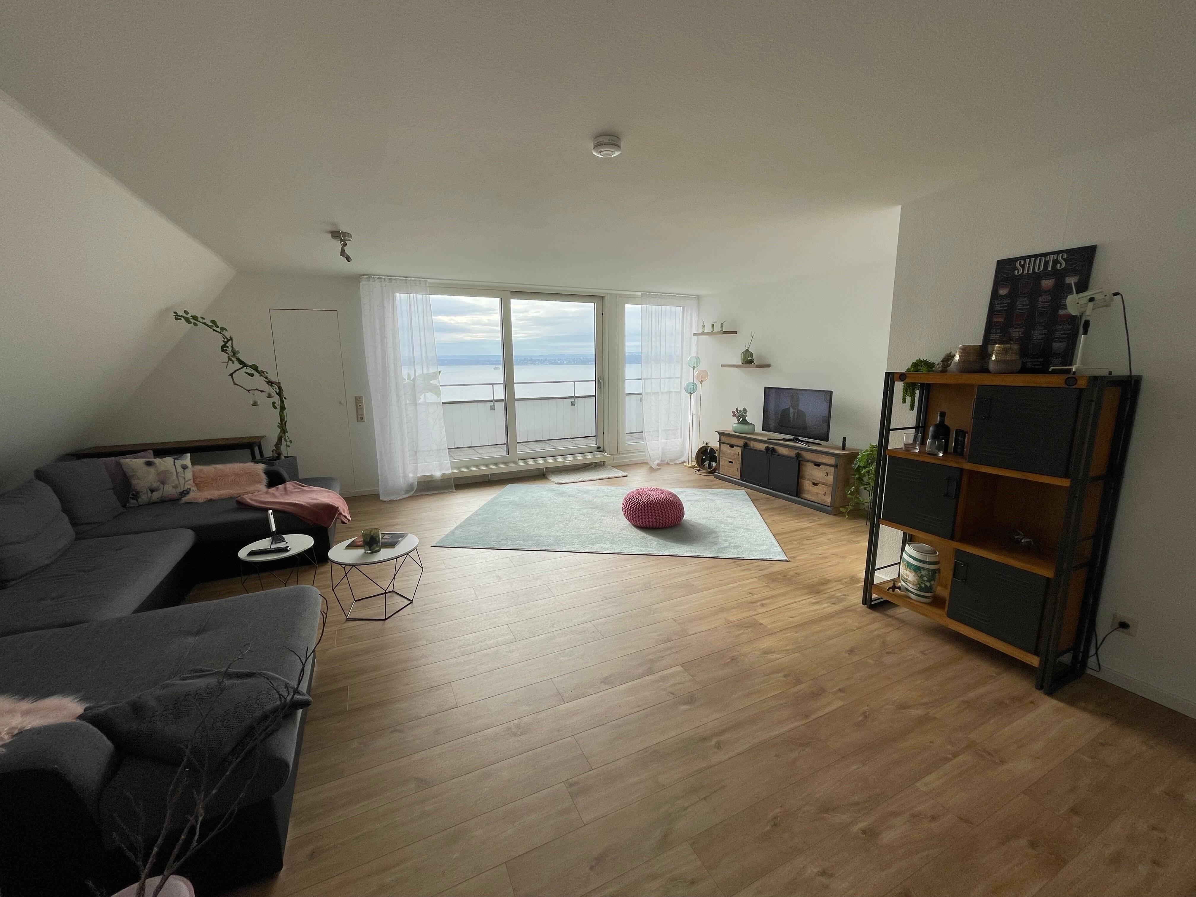 Immobilie in Meersburg - Sonnige Dachgeschosswohnung mit überragender Seesicht - voll möbliert und schnellem Glasfaseranschluß - Bild 1