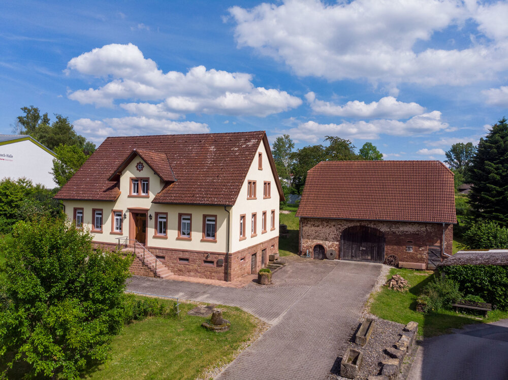 Einfamilienhaus zum Kauf 799.000 € 7,5 Zimmer 204 m²<br/>Wohnfläche 3.242 m²<br/>Grundstück Unterschwarzach Schwarzach 74869