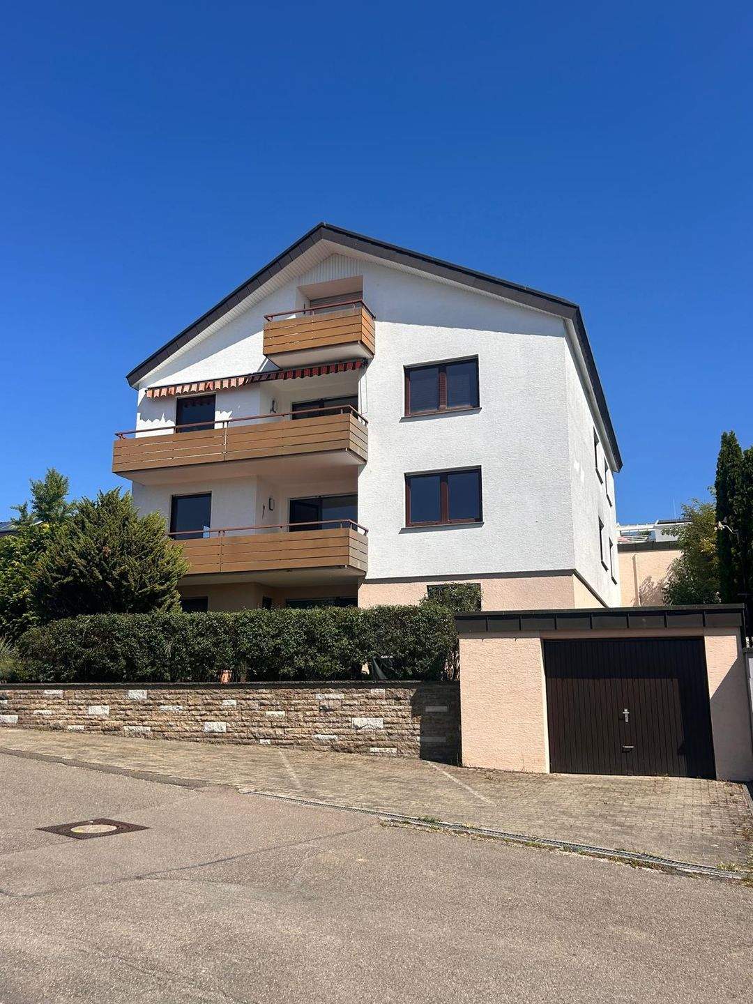 Immobilie in Weinstadt - 4-Familienhaus Weinstadt-Großheppach (Wohnungen im EG und 1. OG mit jeweils ca. 120 m² Wfl. frei) - Bild 3