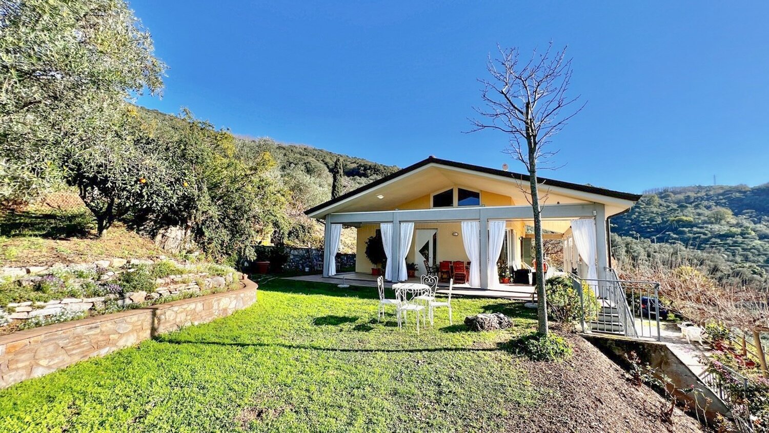 Villa zum Kauf 850.000 € 8 Zimmer 270 m²<br/>Wohnfläche 10.000 m²<br/>Grundstück Lucca 55100