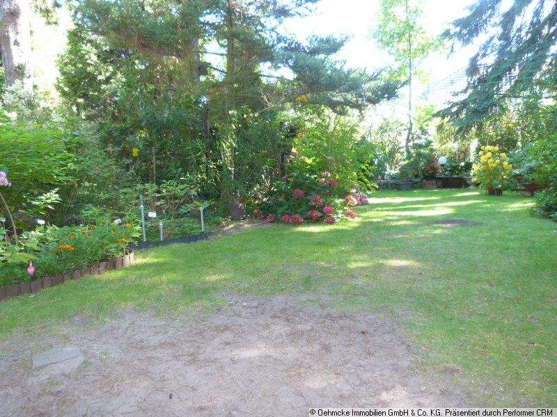 Zeuthen - Baugrundstück in einmalig reizvoller, ruhiger Waldrandlage mit komfortablem Sommerhaus