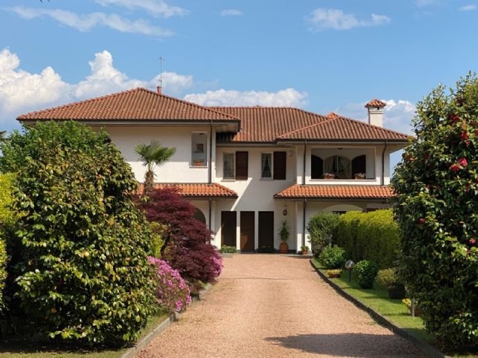Villa zum Kauf 620.000 € 6 Zimmer 300 m² 1.800 m² Grundstück Gravellona Toce