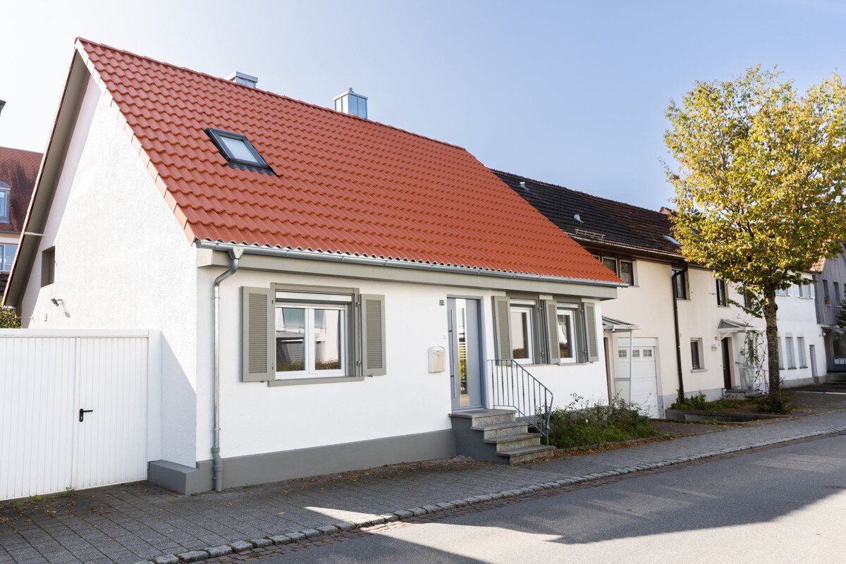 Einfamilienhaus zum Kauf Provisionsfrei 429.000 € 5 Zimmer 109 m²<br/>Wohnfläche 196 m²<br/>Grundstück Steißlingen 78256