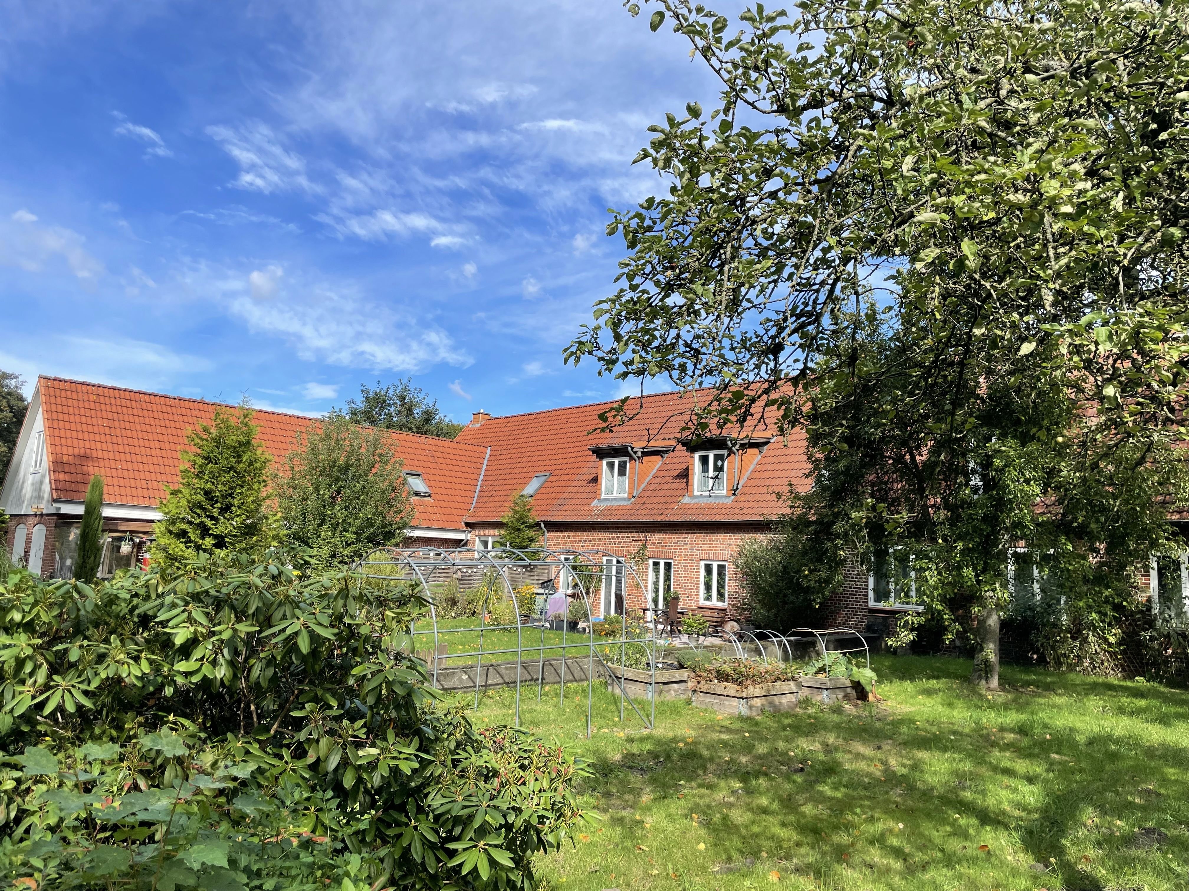 Mehrfamilienhaus zum Kauf 429.000 € 15 Zimmer 411 m²<br/>Wohnfläche 2.319 m²<br/>Grundstück Rendsburger Chaussee 4 Bokelholm 24802