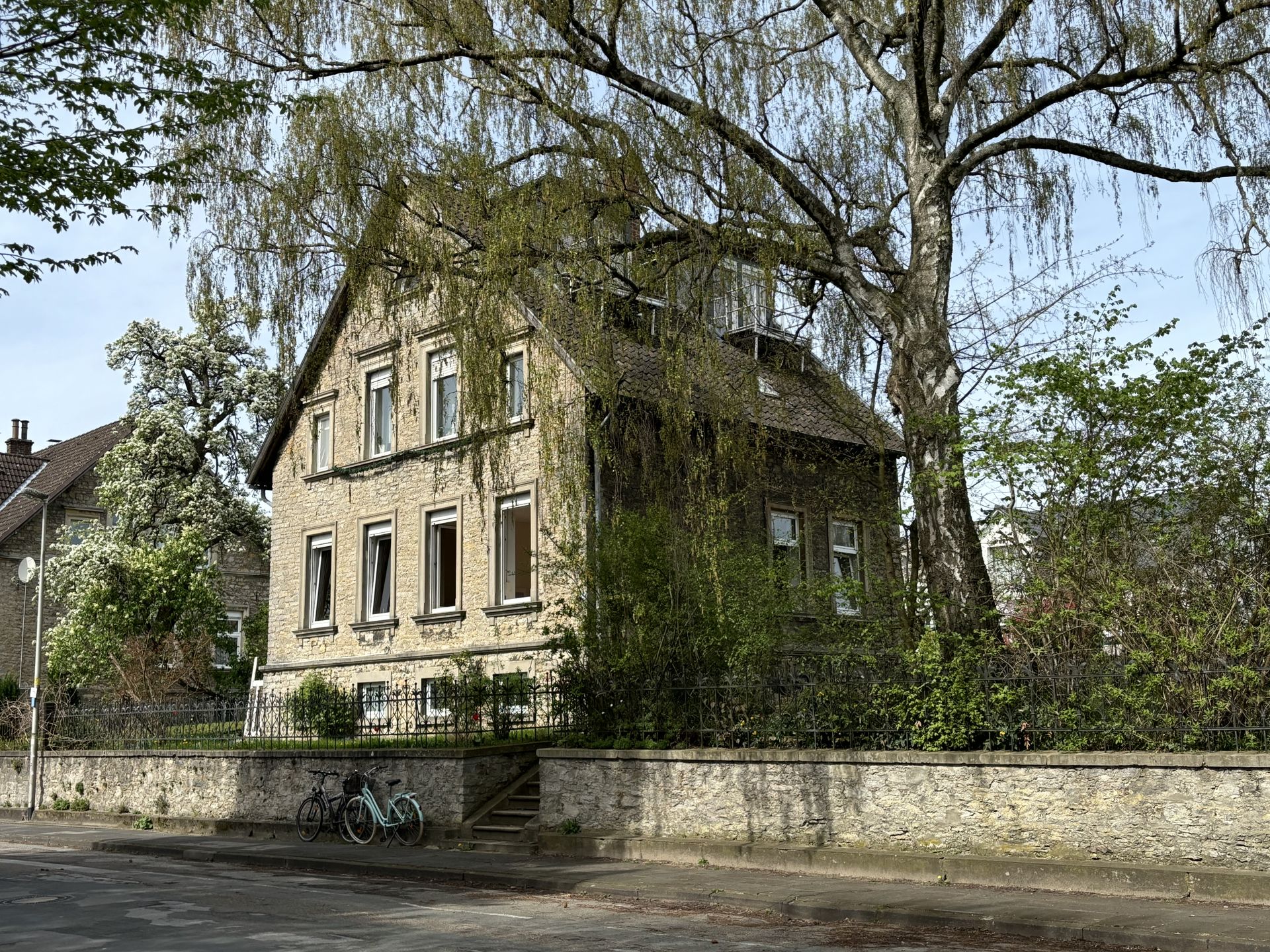 Mehrfamilienhaus zum Kauf 450.000 € 9 Zimmer 190 m²<br/>Wohnfläche 1.124 m²<br/>Grundstück Detmold - Kernstadt Detmold 32756