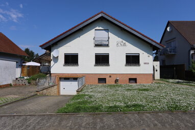 Einfamilienhaus zum Kauf 350.000 € 7 Zimmer 188 m² 690 m² Grundstück Nieder-Florstadt Hessen - Florstadt 61197