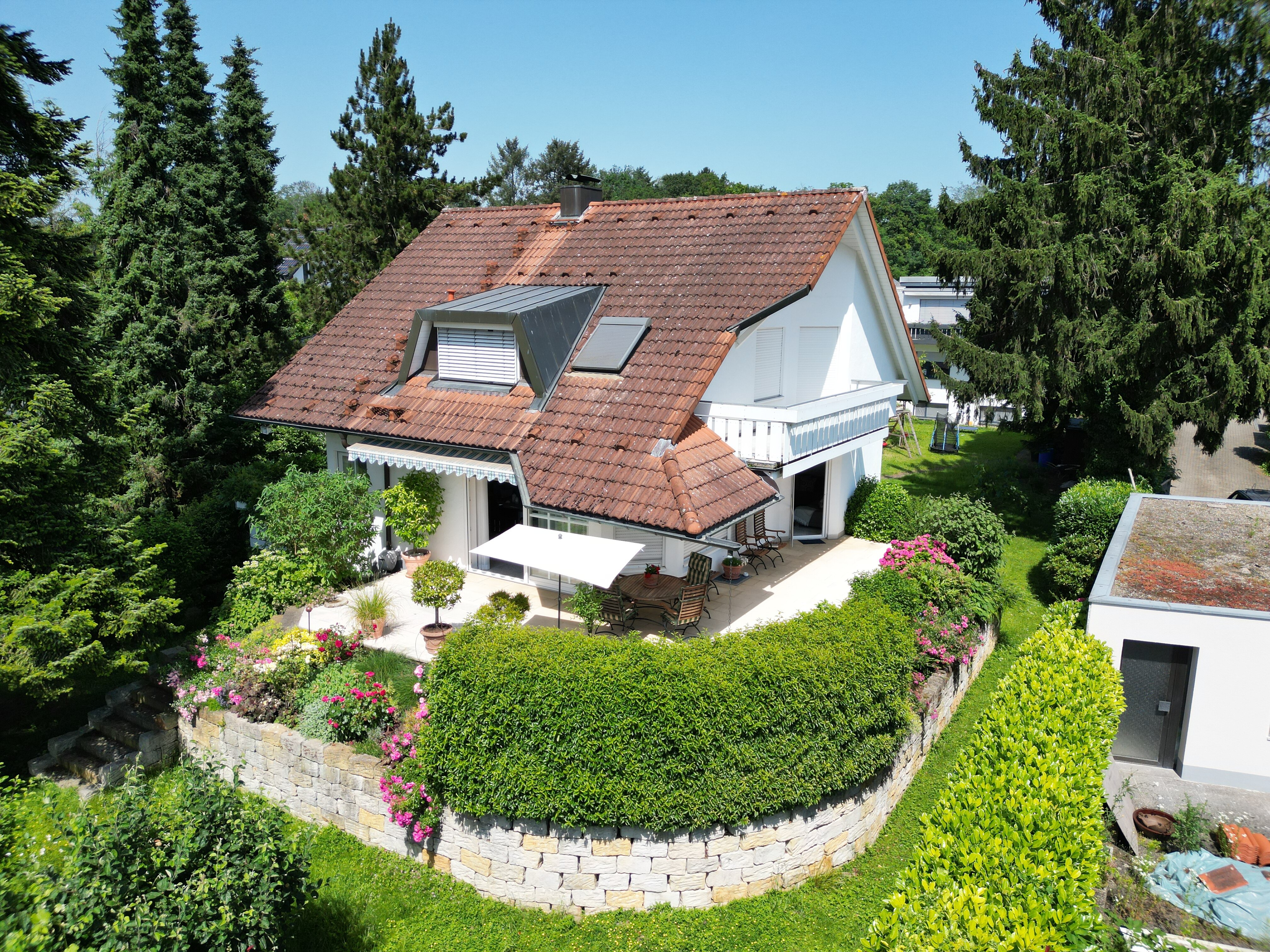 Einfamilienhaus zum Kauf 995.000 € 5,5 Zimmer 200 m²<br/>Wohnfläche 681 m²<br/>Grundstück Lehen Freiburg 79110