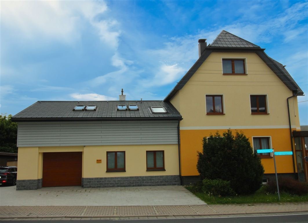 Mehrfamilienhaus zum Kauf Provisionsfrei 340.000 € 12 Zimmer 300 m²<br/>Wohnfläche 1.089 m²<br/>Grundstück Gräfenthaler Straße 2 Spechtsbrunn Sonneberg , Thür 96515