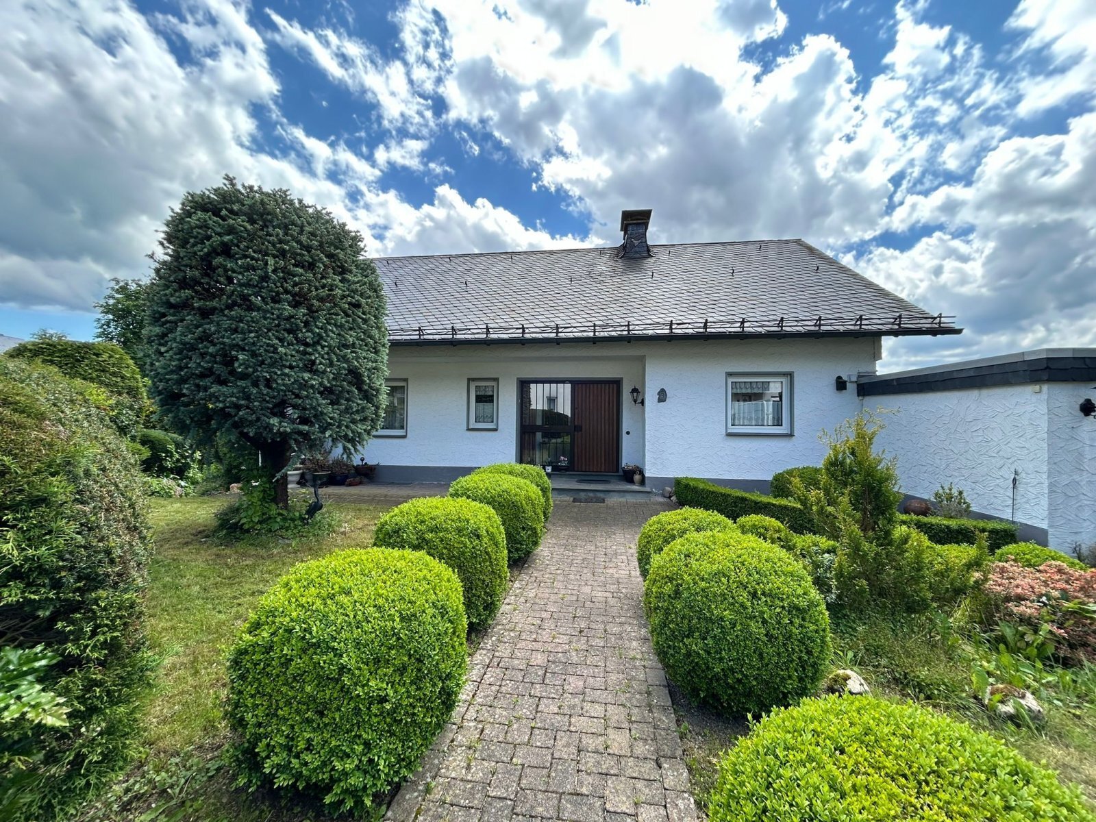 Einfamilienhaus zum Kauf 399.000 € 10 Zimmer 220 m²<br/>Wohnfläche 709 m²<br/>Grundstück Holthausen Schmallenberg 57392