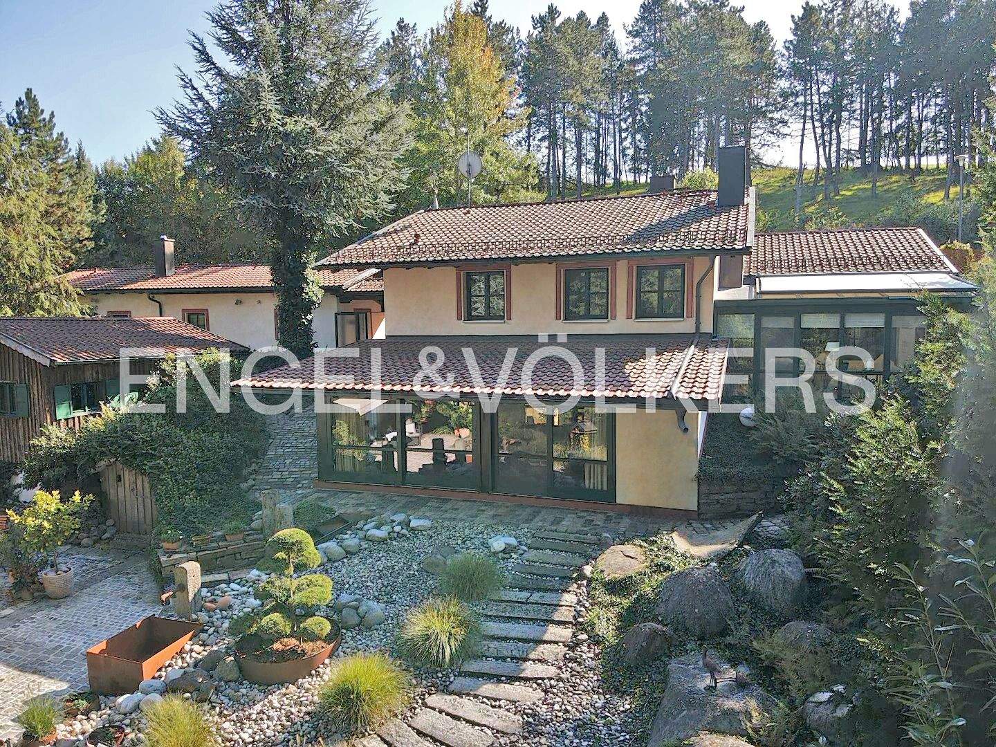 Immobilie in Stockheim - Großzügiger Landsitz in naturnaher Lage – exklusives Anwesen mit Gästehaus in Stockheim - Bild 0