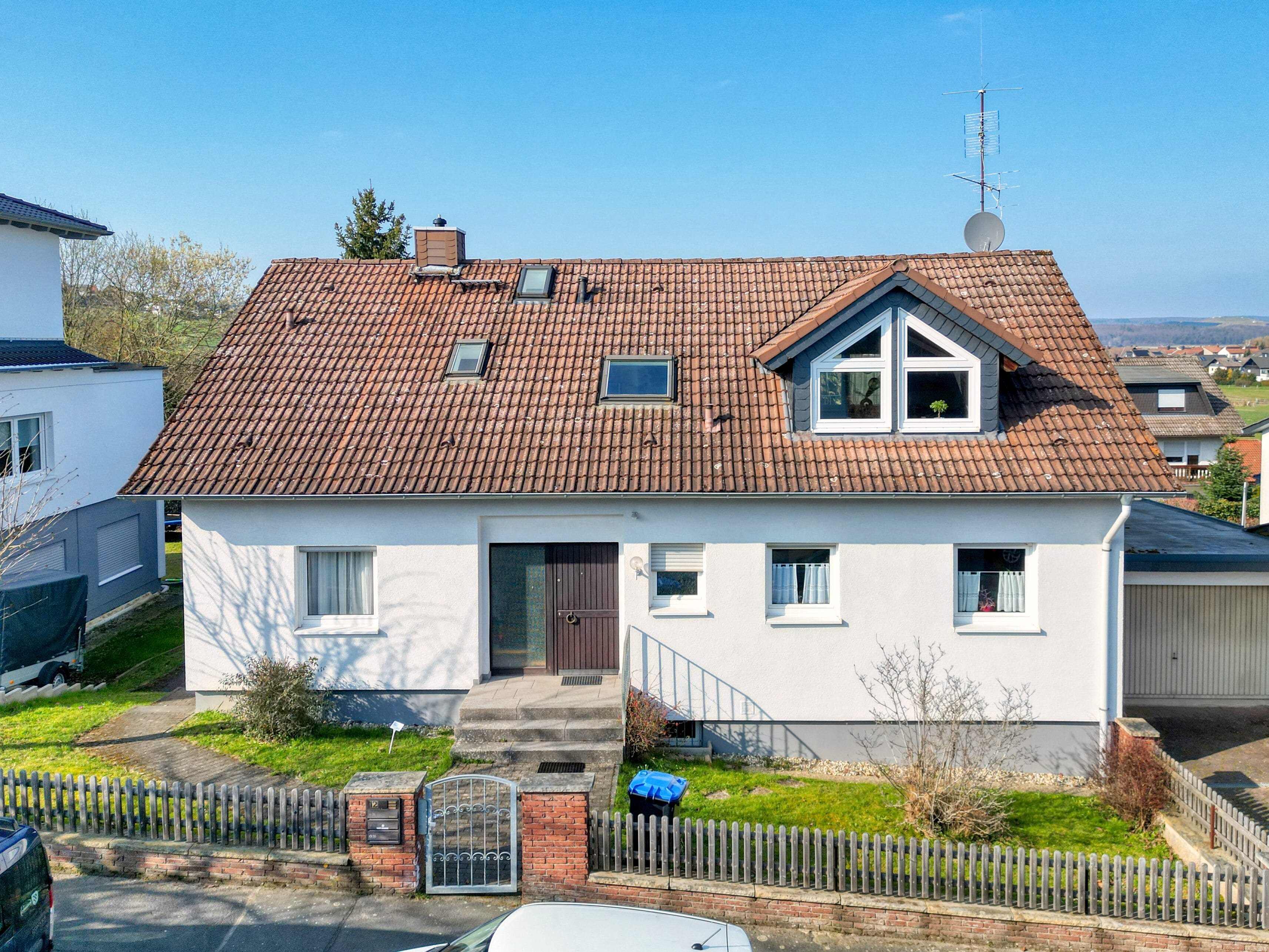 Mehrfamilienhaus zum Kauf 590.000 € 10 Zimmer 249 m²<br/>Wohnfläche 638 m²<br/>Grundstück ab sofort<br/>Verfügbarkeit Anspach Neu-Anspach 61267