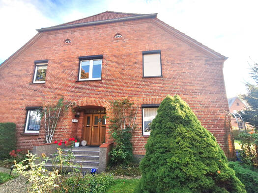 Haus zum Kauf 325.000 € 7 Zimmer 269 m² 10.796 m² Grundstück Göhlen 19288