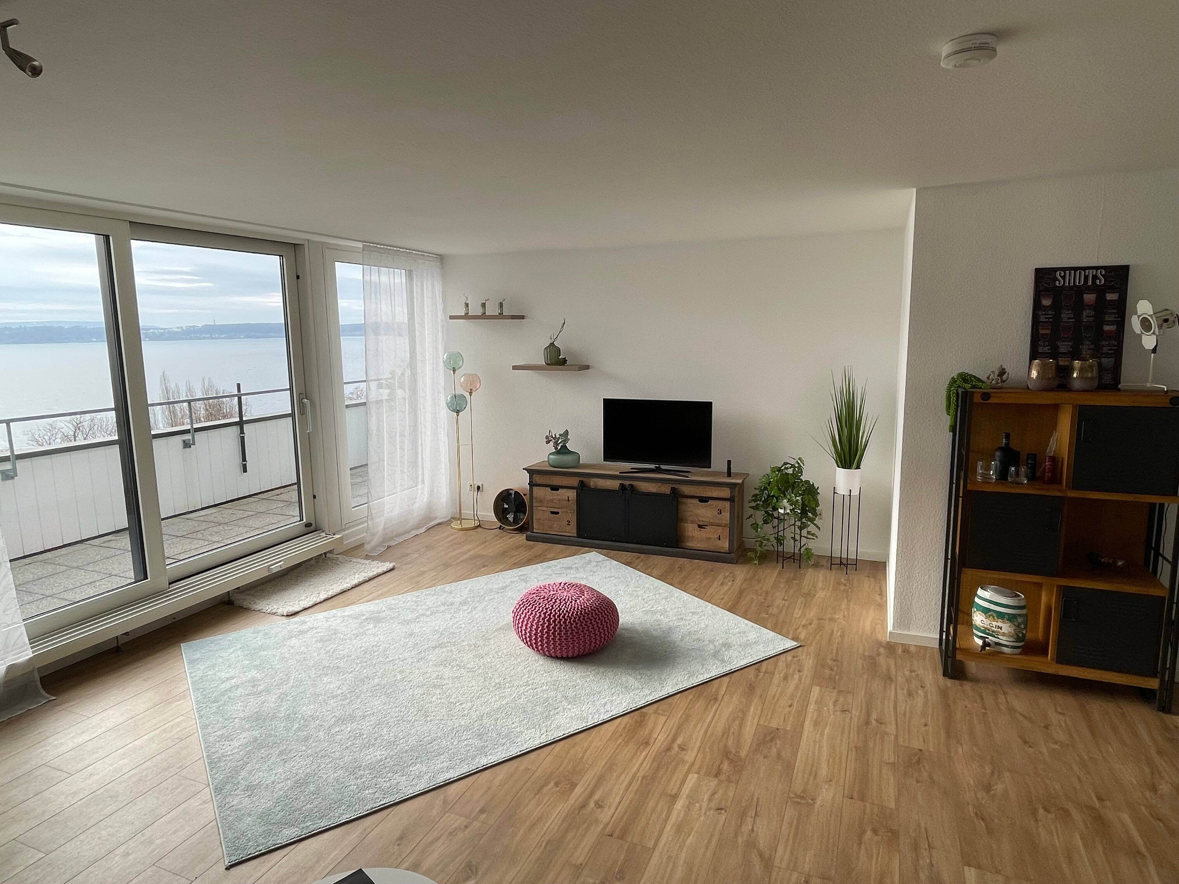 Immobilie in Meersburg - Sonnige Dachgeschosswohnung mit überragender Seesicht - voll möbliert und schnellem Glasfaseranschluß - Bild 3